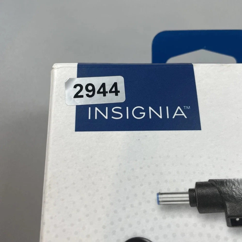 Insignia 90 W 10-Foot Universal Laptop Charger w/ Surge Protection NS-PWLC591 US